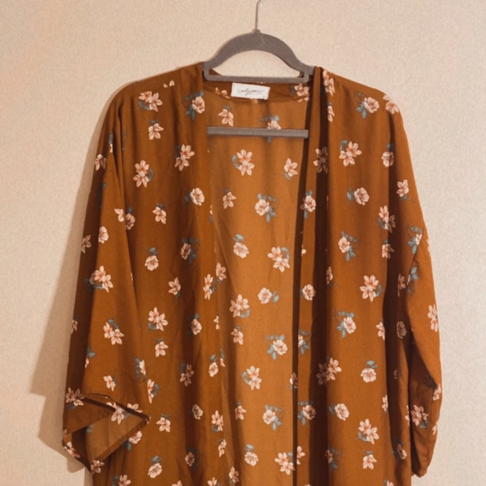 Carly Jean Los Angeles Holly Floral Kimono in Rust
